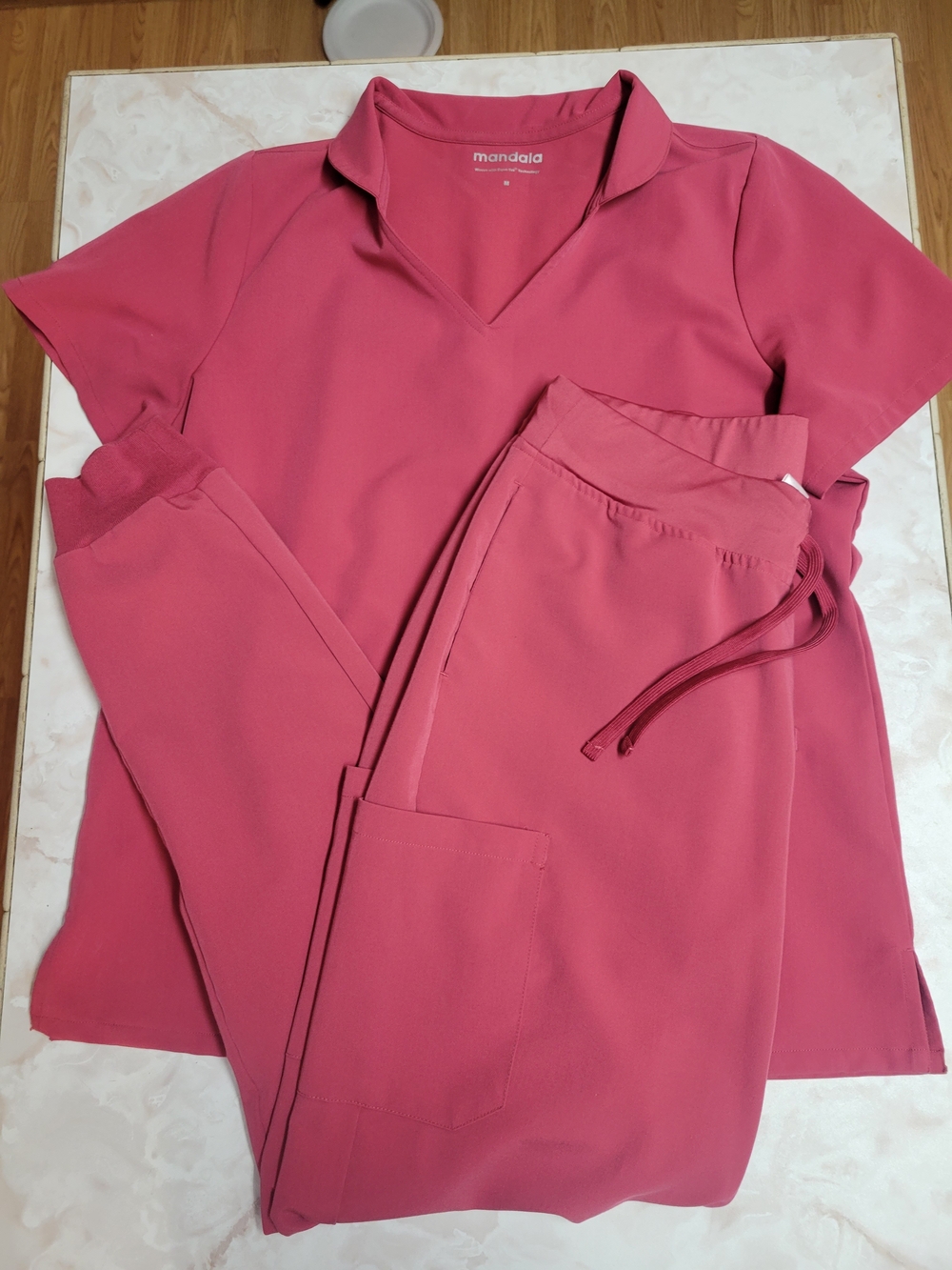Mandala Scrub Set M Top M/Tall Raspberry Top And Joggers